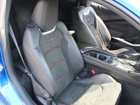 Used 2018 Chevrolet Camaro ZL1 RWD image 17