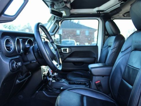 Used 2018 Jeep Wrangler Unlimited Sahara image 11