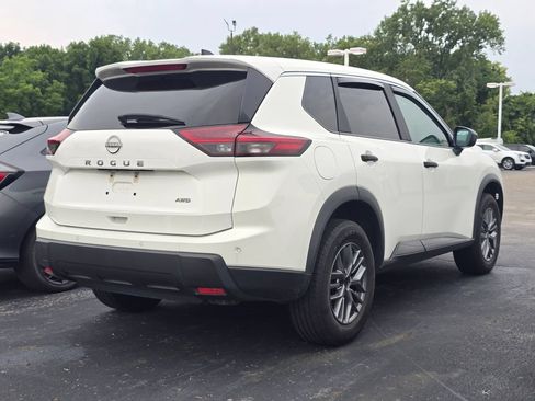 Used 2024 Nissan Rogue S AWD/4WD image 7