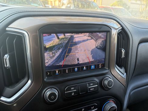 Used 2022 Chevrolet Silverado 1500 High Country w/ Technology Package image 11