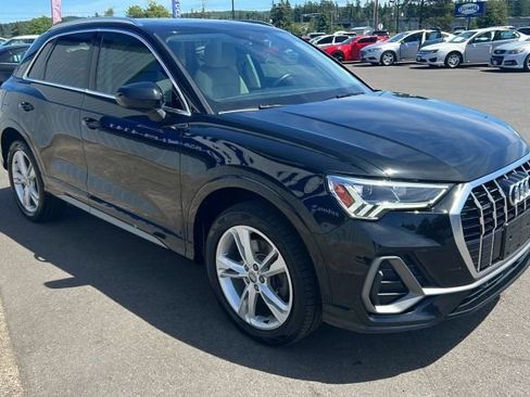 Used 2019 Audi Q3 2.0T Premium Plus w/ Premium Plus Package AWD/4WD image 3