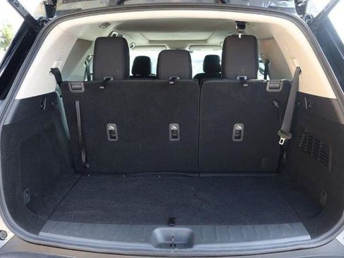 Certified 2025 Nissan Pathfinder SV w/ SV Premium Package FWD image 7