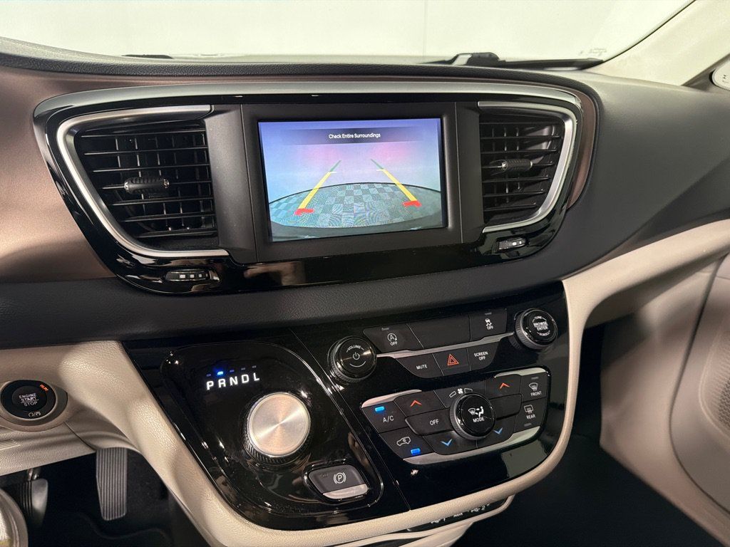 Used 2023 Chrysler Voyager LX FWD image 17