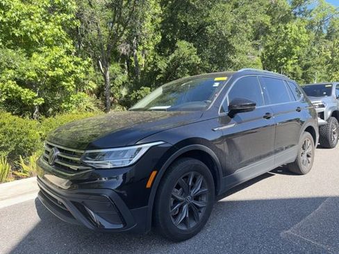 Certified 2023 Volkswagen Tiguan SE image 1