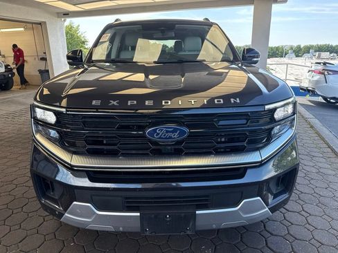 Used 2025 Ford Expedition Max Platinum w/ Driver's Package AWD/4WD image 2