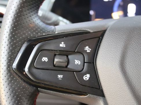 Used 2025 Chevrolet Trax RS w/ Sunroof Package FWD image 16