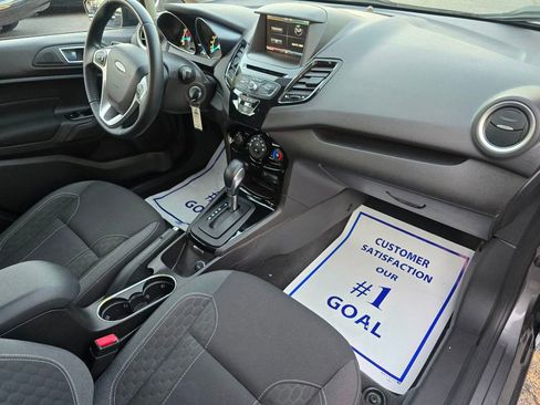 Used 2014 Ford Fiesta SE w/ Equipment Group 201A FWD image 4
