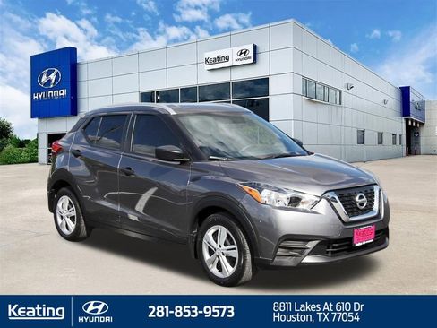 Used 2019 Nissan Kicks S image 3