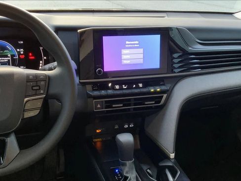 Used 2025 Toyota Camry LE image 7