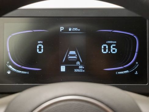 Used 2025 Kia Sportage LX FWD image 12