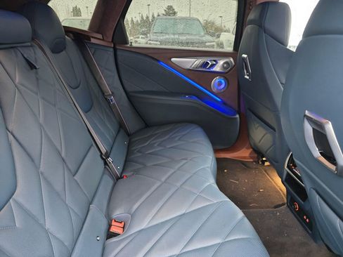 Used 2023 BMW XM image 12