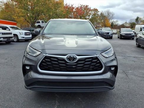 Used 2023 Toyota Highlander LE image 19