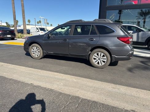 Used 2019 Subaru Outback 2.5i Premium image 11