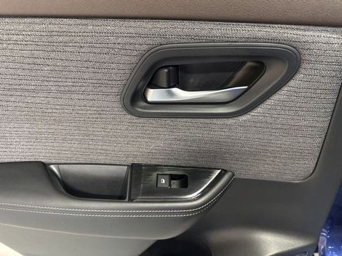 Used 2023 Nissan Rogue SV image 35