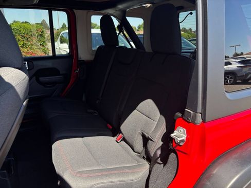Used 2025 Jeep Wrangler Unlimited Rubicon AWD/4WD image 36