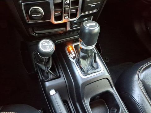 Used 2024 Jeep Wrangler Unlimited Sahara w/ Technology Group AWD/4WD image 36