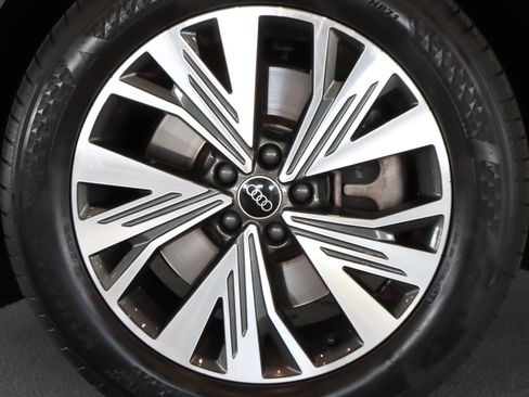 Used 2023 Audi Q4 e-tron Premium Plus w/ Premium Plus RWD image 5