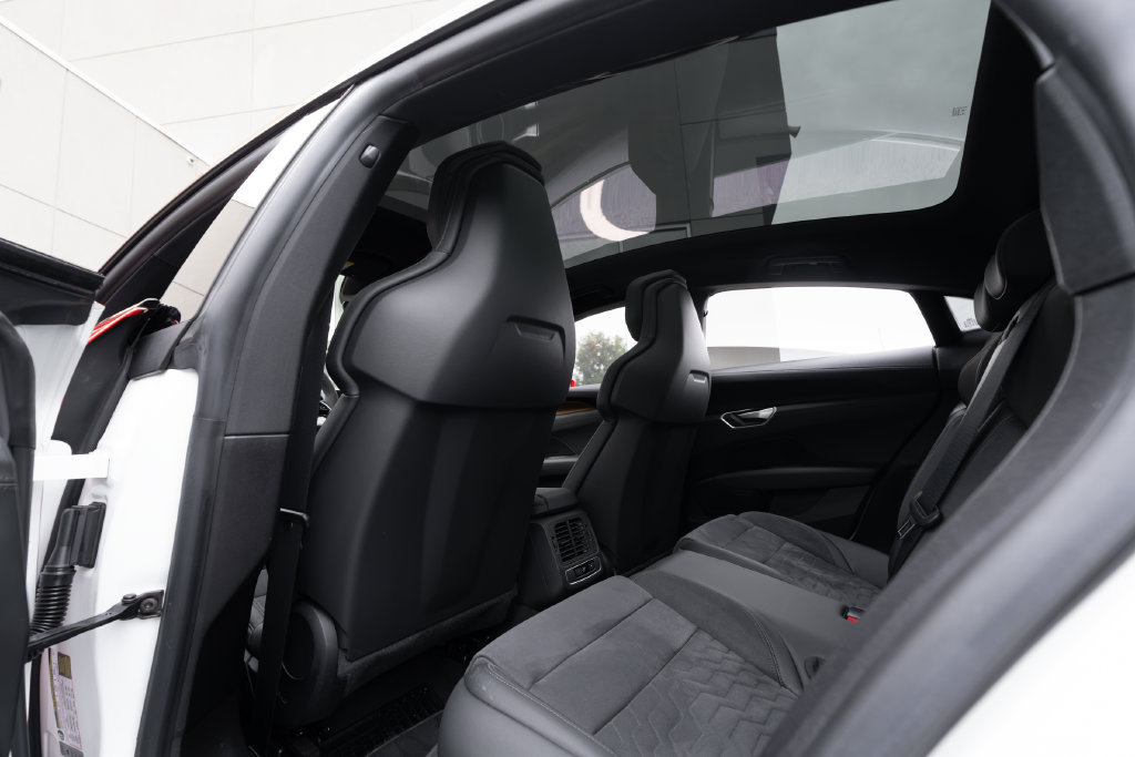 Used 2022 Audi e-tron GT Premium Plus AWD/4WD image 38