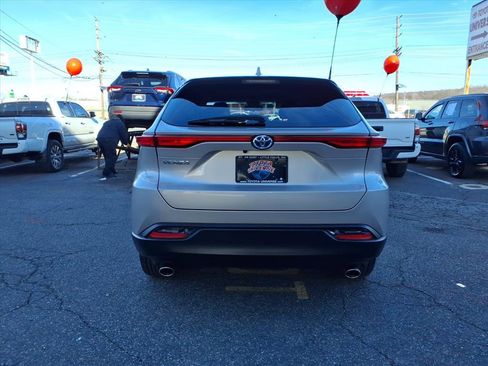 Certified 2023 Toyota Venza LE image 5