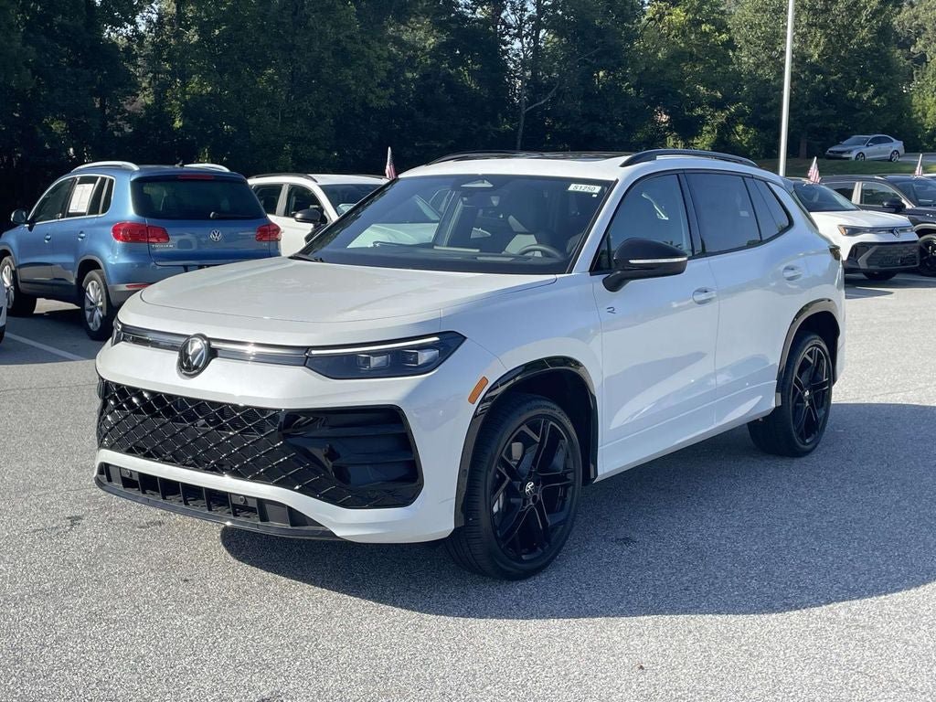 New 2026 Volkswagen Tiguan SE R-Line AWD/4WD image 3
