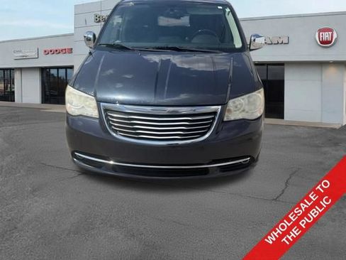 Used 2014 Chrysler Town & Country Touring-L w/ Driver Convenience Group FWD image 1