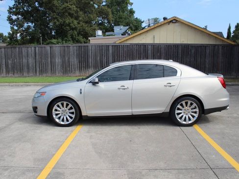 Used 2009 Lincoln MKS FWD image 3