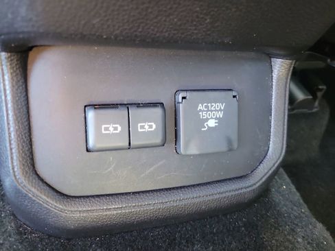 Used 2023 Toyota Highlander Bronze Edition image 12