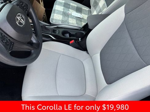 Used 2020 Toyota Corolla LE FWD image 9