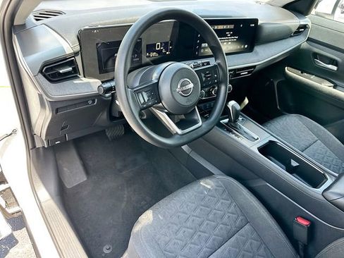 Used 2025 Nissan Kicks SV FWD image 9
