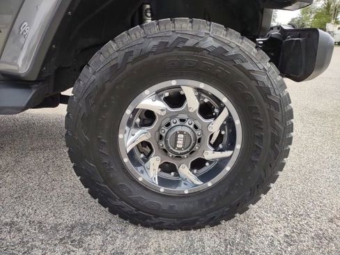 Used 2018 Jeep Wrangler Unlimited Sahara AWD/4WD image 27