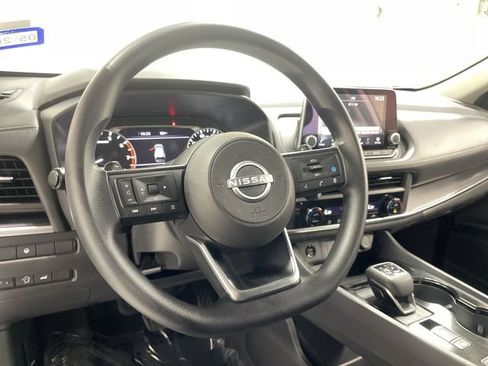 Used 2024 Nissan Rogue SV FWD image 14