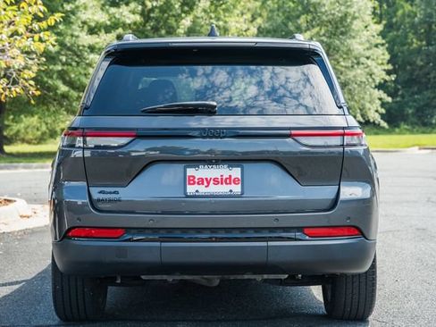 Used 2023 Jeep Grand Cherokee Altitude AWD/4WD image 12
