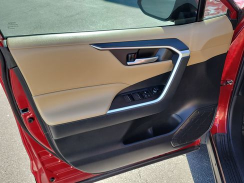 Used 2023 Toyota RAV4 XLE Premium image 18