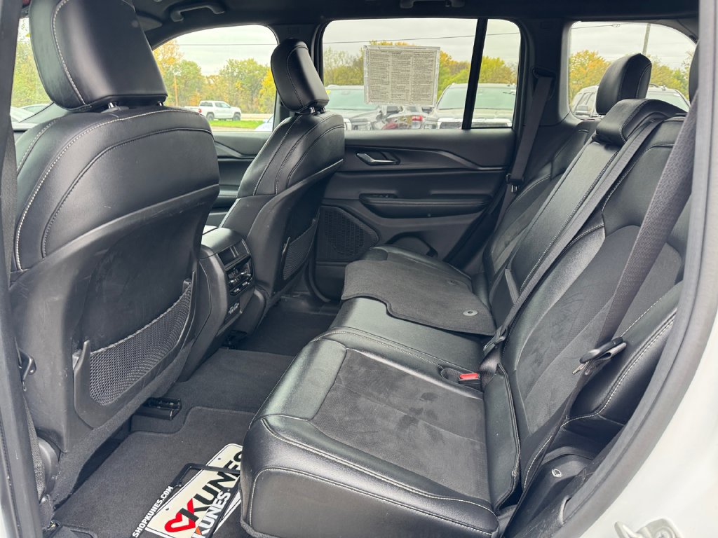 Used 2024 Jeep Grand Cherokee Altitude RWD image 34