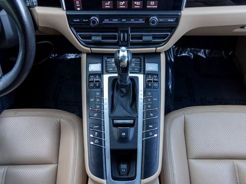 Used 2021 Porsche Macan image 37
