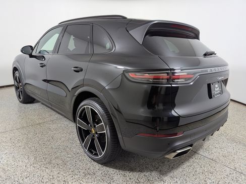 Used 2023 Porsche Cayenne AWD/4WD image 5