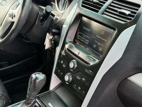 Used 2014 Ford Explorer XLT w/ Equipment Group 202A image 22