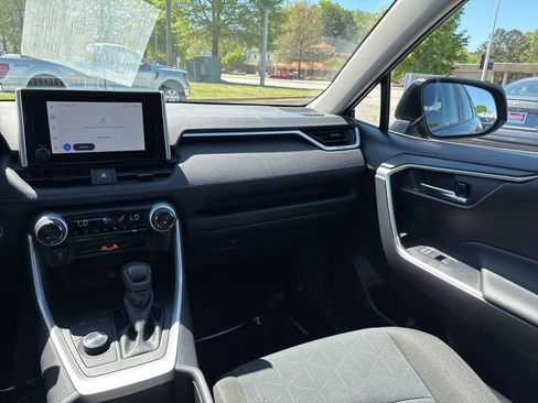 Used 2025 Toyota RAV4 XLE image 11