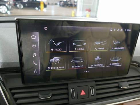 Used 2024 Audi Q5 e Premium w/ Convenience Package image 19