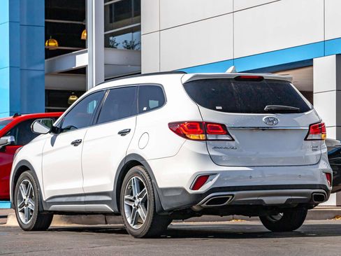 Used 2018 Hyundai Santa Fe Limited image 3