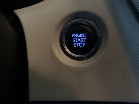 Used 2021 Toyota Corolla SE w/ Carpet Mat Package (TMS) image 25