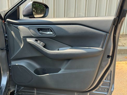 Used 2025 Nissan Rogue SV FWD image 37