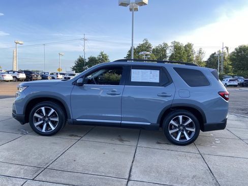 Used 2023 Honda Pilot Touring image 7