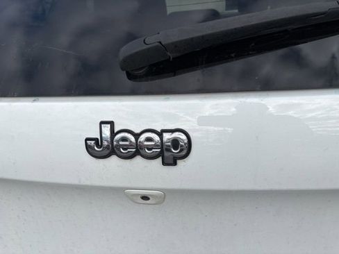 Used 2016 Jeep Cherokee Sport image 13