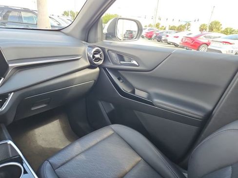 Used 2025 Chevrolet Equinox LT w/ Convenience Package II FWD image 10