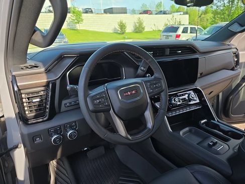 Used 2024 GMC Sierra 2500 AT4 w/ Technology Package AWD/4WD image 16