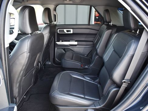 Used 2024 Ford Explorer XLT w/ Equipment Group 202A AWD/4WD image 6