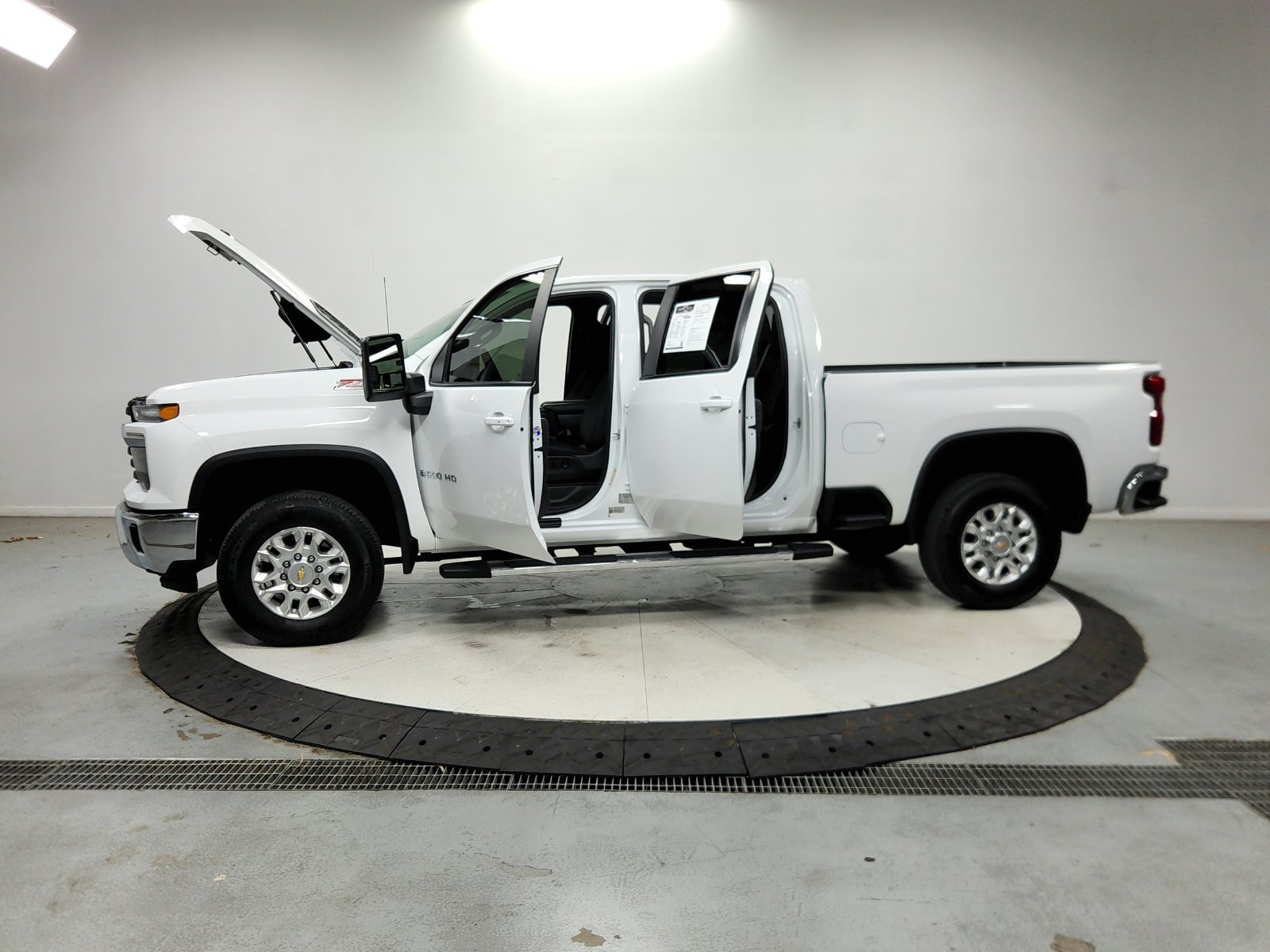 Used 2025 Chevrolet Silverado 2500 LT AWD/4WD image 13