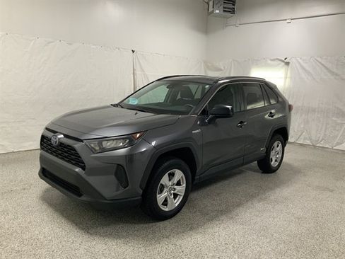 Used 2021 Toyota RAV4 LE AWD/4WD image 2