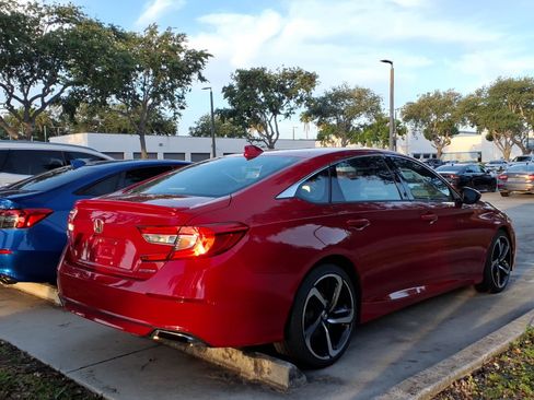 Used 2018 Honda Accord Sport image 8